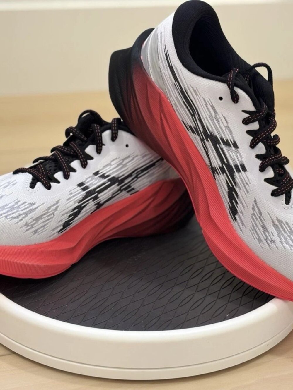 ASICS Novablast 3 Running Shoes, W10/M8.5, Gym Training Athletic Sneakers
